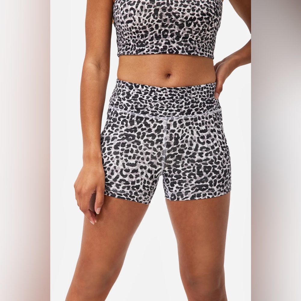 OV TechSweat Workout Set — Snow Leopard - Picture 3 of 10